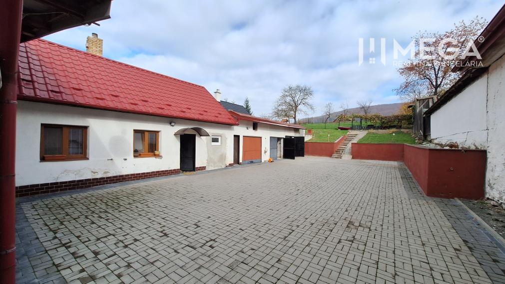 NA PREDAJ rodinný dom v srdci obce Porúbka