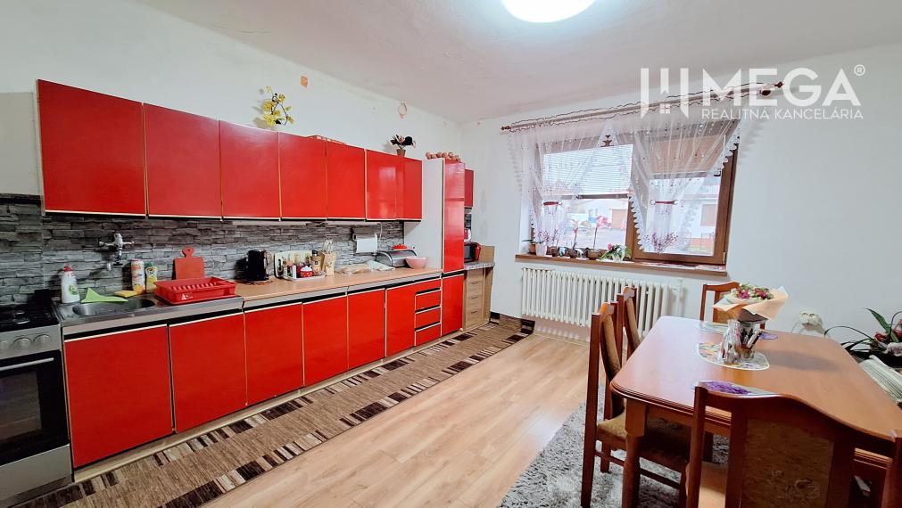 NA PREDAJ rodinný dom v srdci obce Porúbka