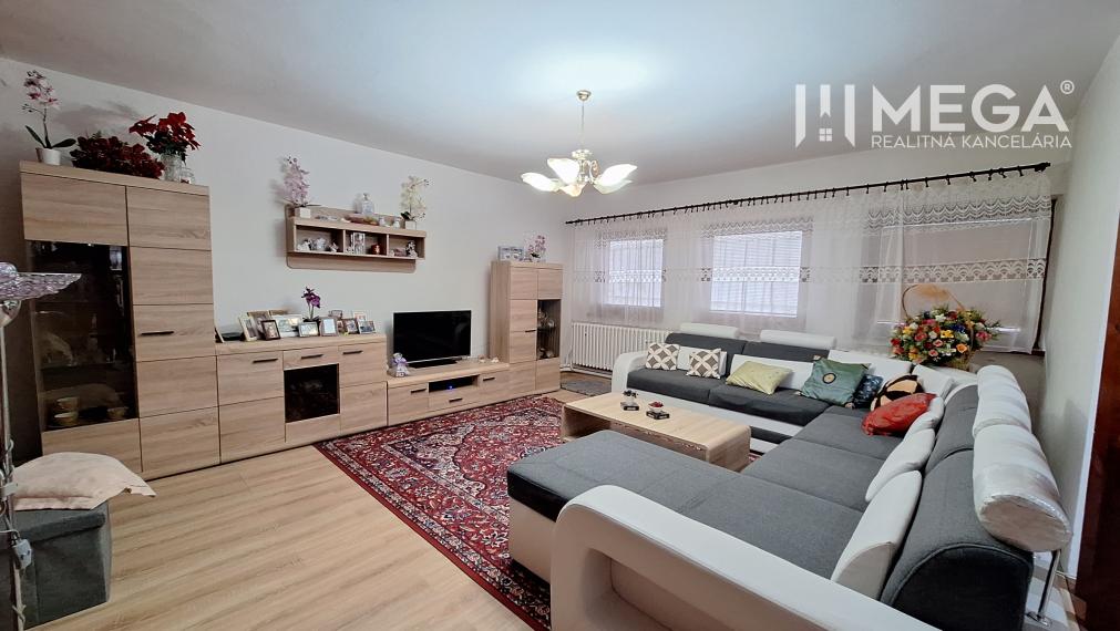 NA PREDAJ rodinný dom v srdci obce Porúbka