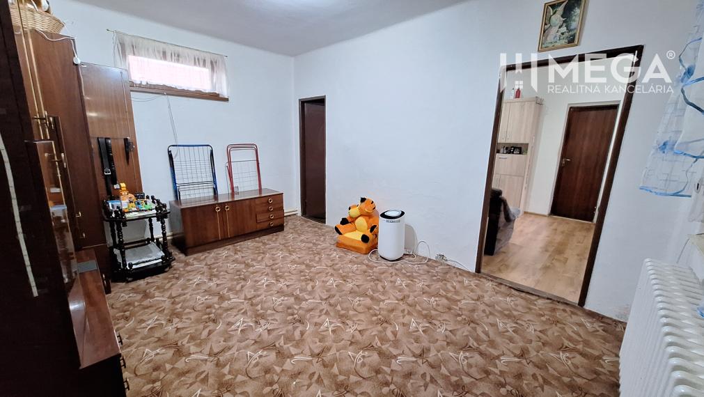 NA PREDAJ rodinný dom v srdci obce Porúbka