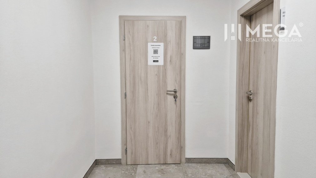 PRENÁJOM komerčného priestoru (26 m2) blízko centra Humenné