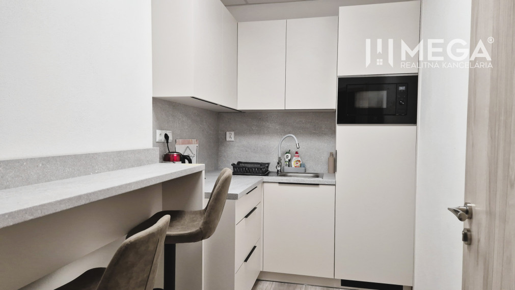 PRENÁJOM komerčného priestoru (26 m2) blízko centra Humenné