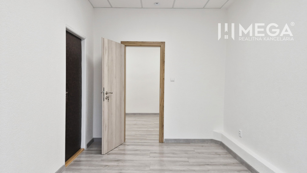 PRENÁJOM komerčného priestoru (26 m2) blízko centra Humenné