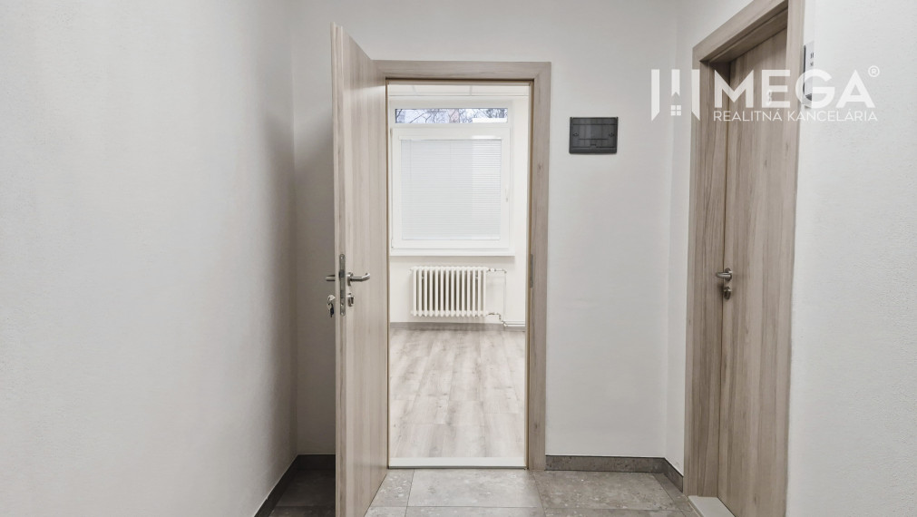 PRENÁJOM komerčného priestoru (26 m2) blízko centra Humenné