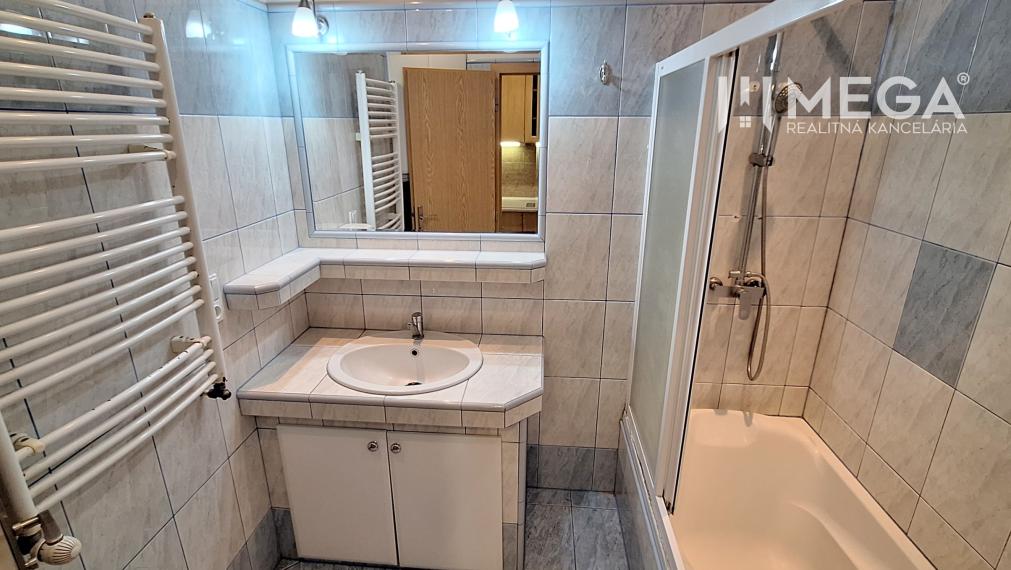 EXKLUZÍVNE 2i byt na Laboreckej ulici v Humennom