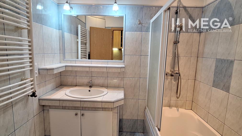 EXKLUZÍVNE 2i byt na Laboreckej ulici v Humennom