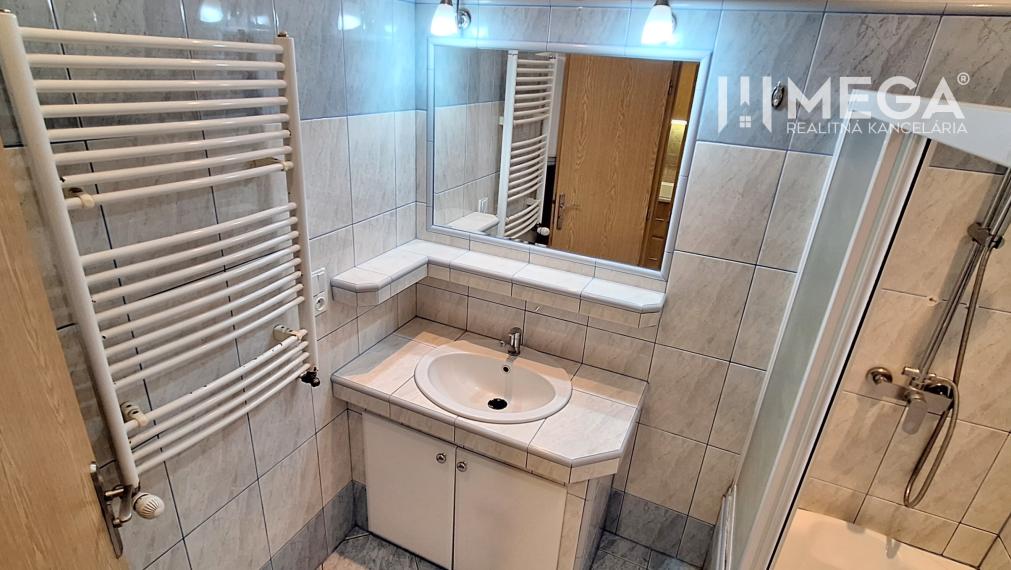 EXKLUZÍVNE 2i byt na Laboreckej ulici v Humennom