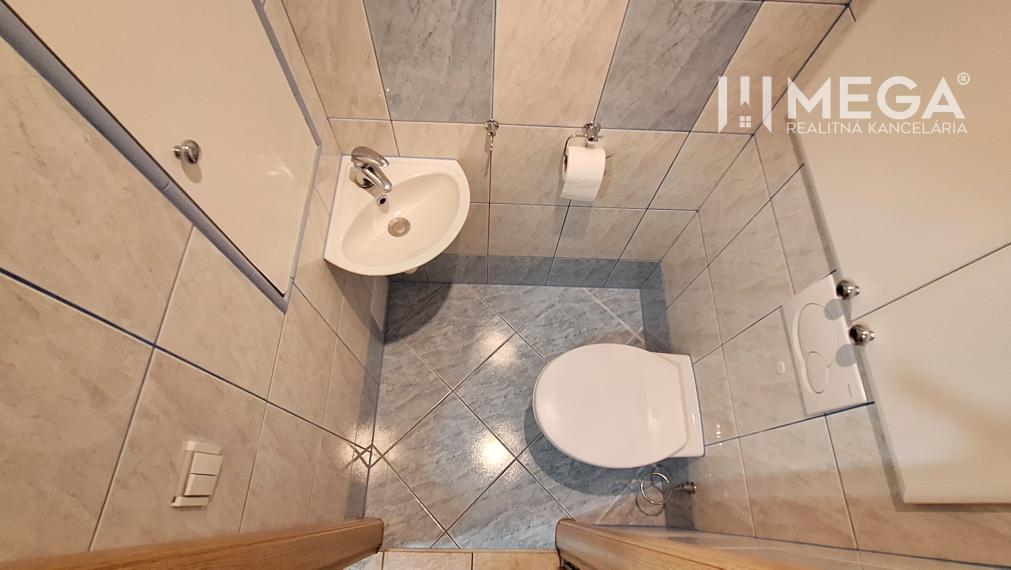 EXKLUZÍVNE 2i byt na Laboreckej ulici v Humennom