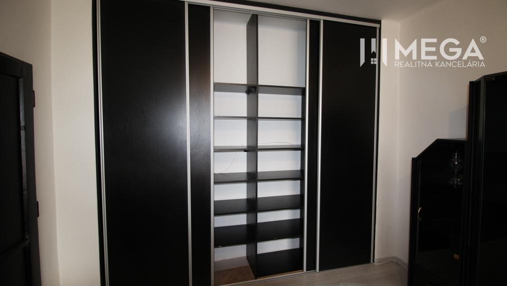 Na prenájom veľký a slnečný 1 izbový byt v meste Humenné