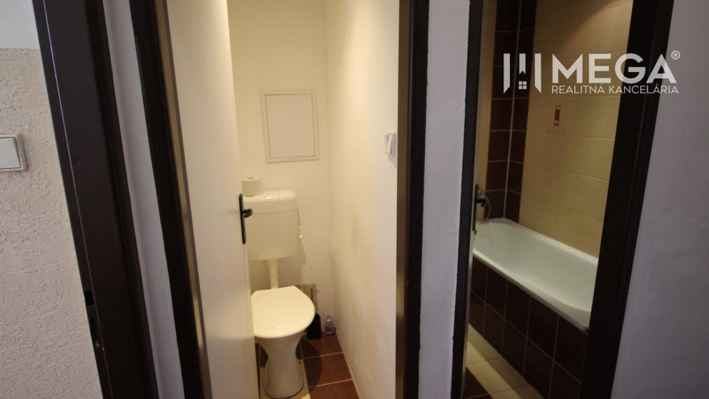 Na prenájom veľký a slnečný 1 izbový byt v meste Humenné