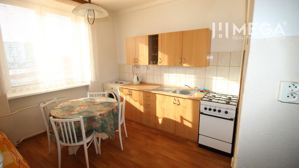Na prenájom veľký a slnečný 1 izbový byt v meste Humenné