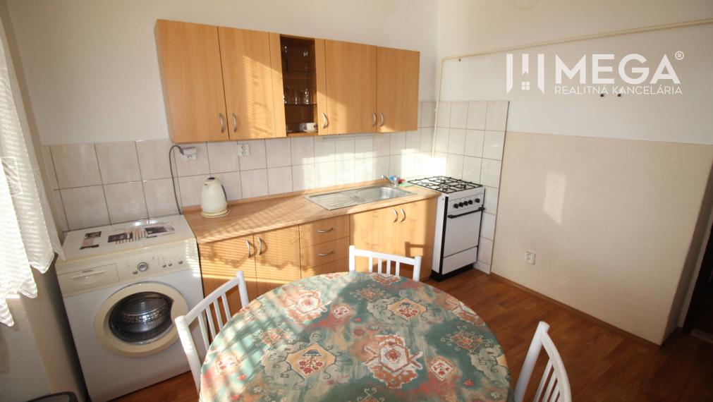 Na prenájom veľký a slnečný 1 izbový byt v meste Humenné