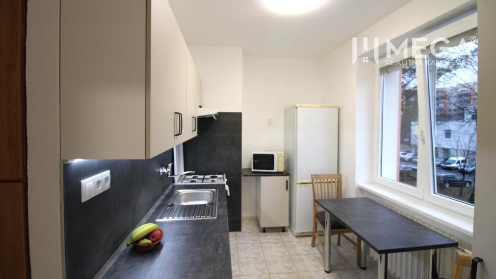 NA PRENÁJOM 4-IZBOVÝ BYT PO REKONŠTRUKCII V CENTRE HUMENNÉHO