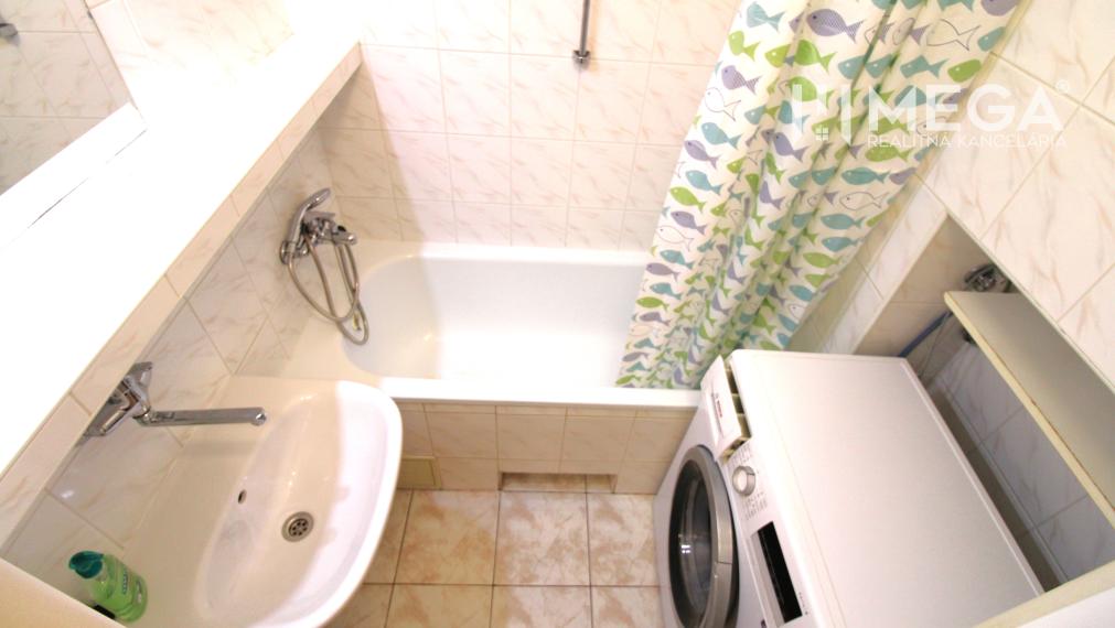 NA PRENÁJOM 4-IZBOVÝ BYT PO REKONŠTRUKCII V CENTRE HUMENNÉHO