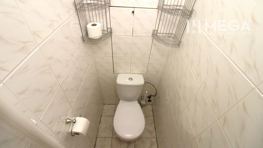 NA PRENÁJOM 4-IZBOVÝ BYT PO REKONŠTRUKCII V CENTRE HUMENNÉHO