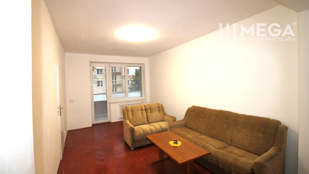 NA PRENÁJOM 4-IZBOVÝ BYT PO REKONŠTRUKCII V CENTRE HUMENNÉHO