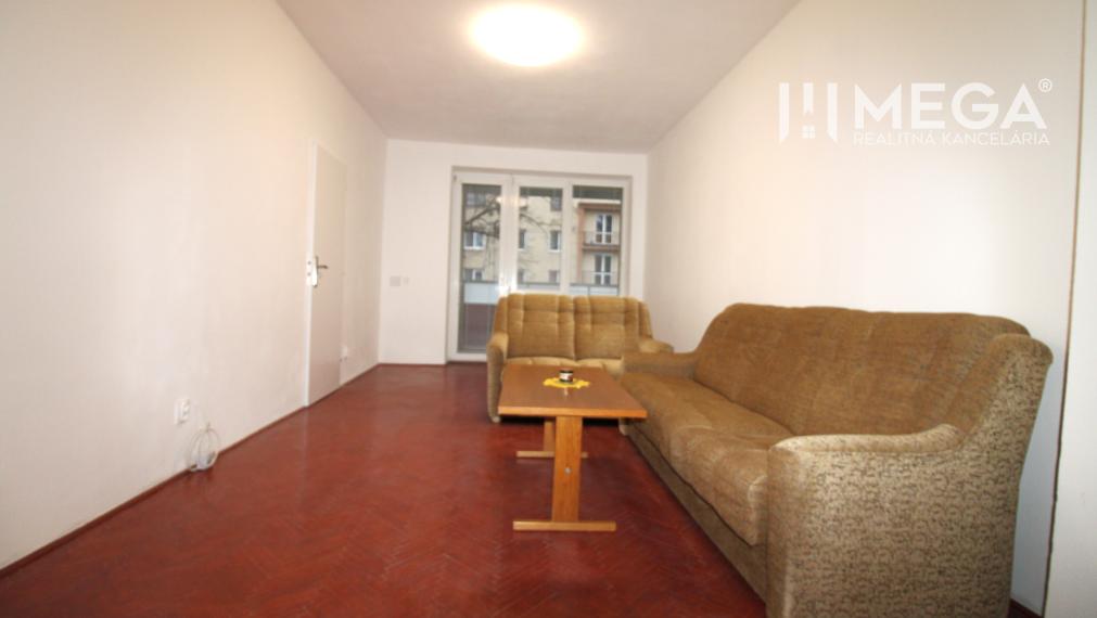 NA PRENÁJOM 4-IZBOVÝ BYT PO REKONŠTRUKCII V CENTRE HUMENNÉHO