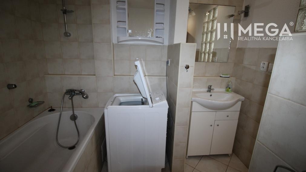 NA PRENÁJOM 1,5-IZB. BYT V MESTE HUMENNÉ