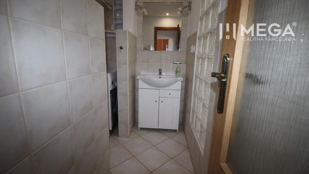 NA PRENÁJOM 1,5-IZB. BYT V MESTE HUMENNÉ