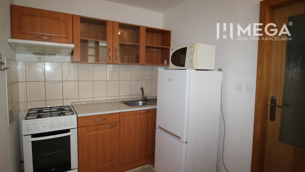 NA PRENÁJOM 1,5-IZB. BYT V MESTE HUMENNÉ