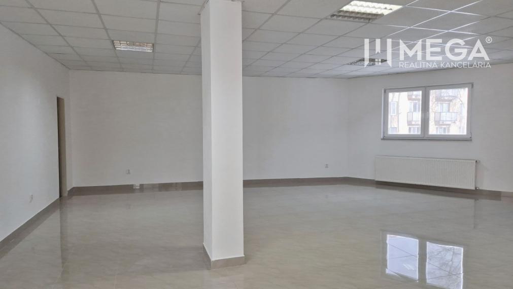 PRENÁJOM obchodného priestoru v centre Humenného (74 m2)