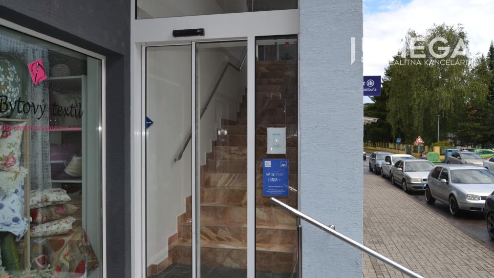 PRENÁJOM obchodného priestoru v centre Humenného (74 m2)