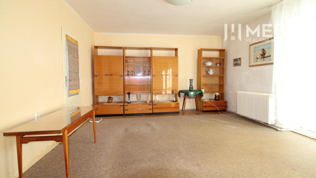 Na predaj - 3izbový byt s pozemkom a garážou v meste Humenné