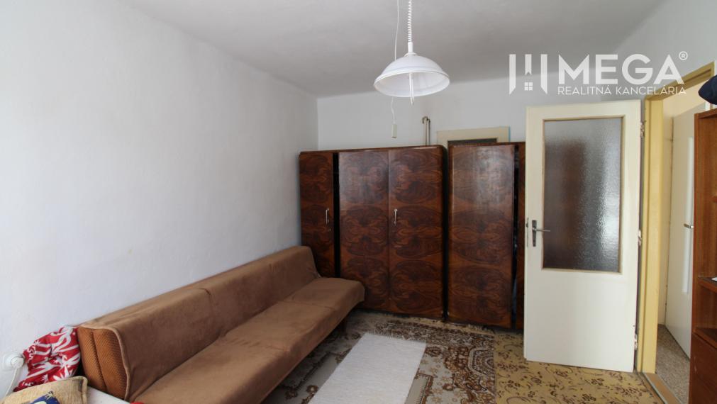 Na predaj - 3izbový byt s pozemkom a garážou v meste Humenné