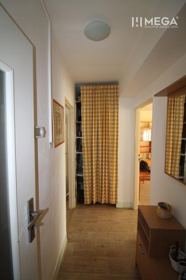 Na predaj - 3izbový byt s pozemkom a garážou v meste Humenné