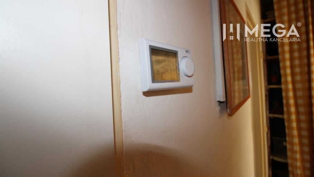 Na predaj - 3izbový byt s pozemkom a garážou v meste Humenné