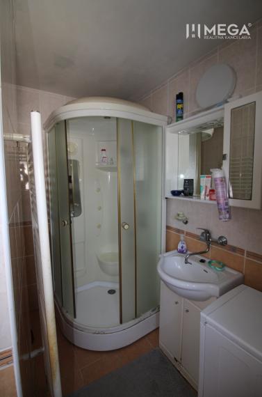 Na predaj - 3izbový byt s pozemkom a garážou v meste Humenné