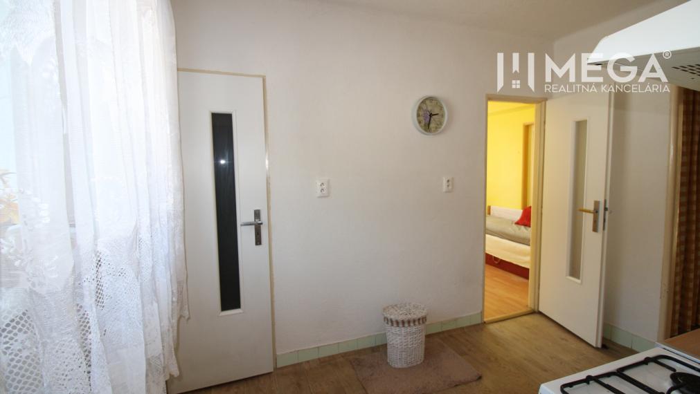 Na predaj - 3izbový byt s pozemkom a garážou v meste Humenné