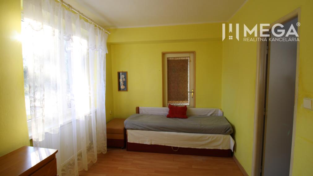 Na predaj - 3izbový byt s pozemkom a garážou v meste Humenné