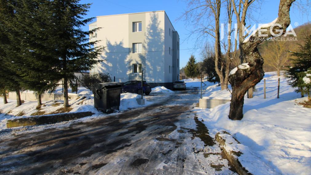 Na predaj - 3izbový byt s pozemkom a garážou v meste Humenné