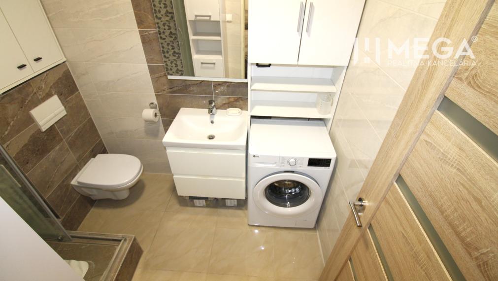 NA PRENÁJOM VEĽKÝ 1-IZBOVÝ BYT S VLASTNÝM PARKOVANÍM HUMENNÉ