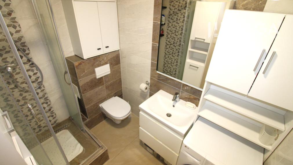 NA PRENÁJOM VEĽKÝ 1-IZBOVÝ BYT S VLASTNÝM PARKOVANÍM HUMENNÉ