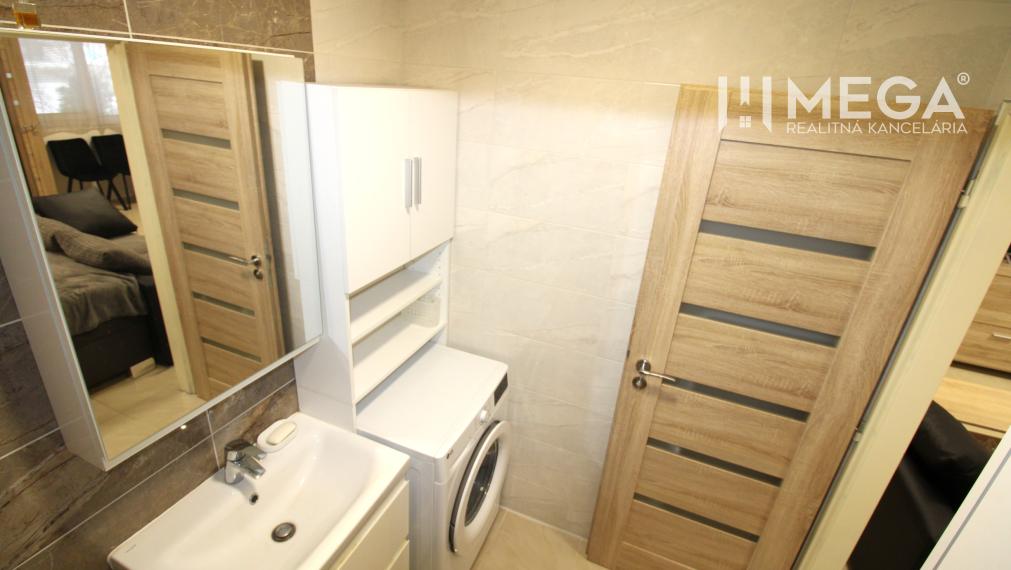 NA PRENÁJOM VEĽKÝ 1-IZBOVÝ BYT S VLASTNÝM PARKOVANÍM HUMENNÉ