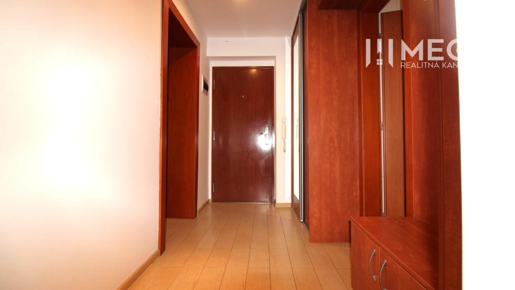 NA PRENÁJOM MODERNÝ 2-izbový BYT PO KOMPLETNEJ REKONŠTRUKCII