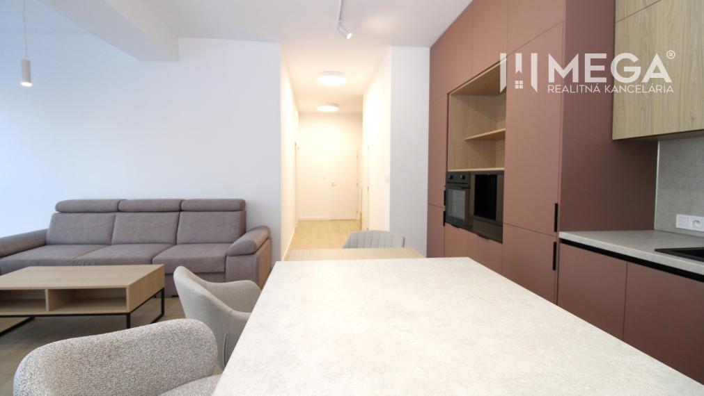 NA PRENÁJOM PRÉMIOVÝ 3-IZBOVÝ BYT – CENTRAL POINT HUMENNÉ