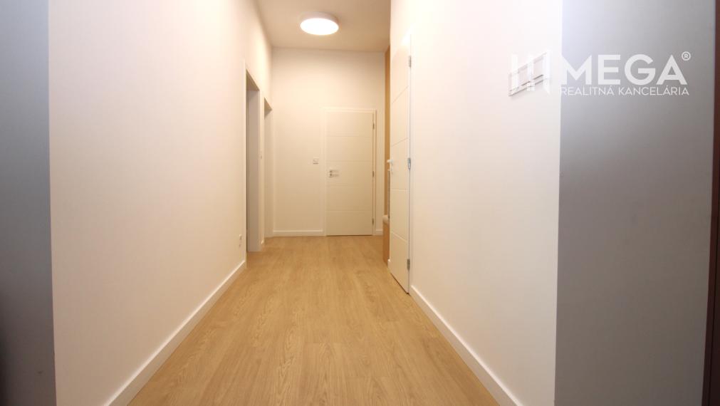 NA PRENÁJOM PRÉMIOVÝ 3-IZBOVÝ BYT – CENTRAL POINT HUMENNÉ