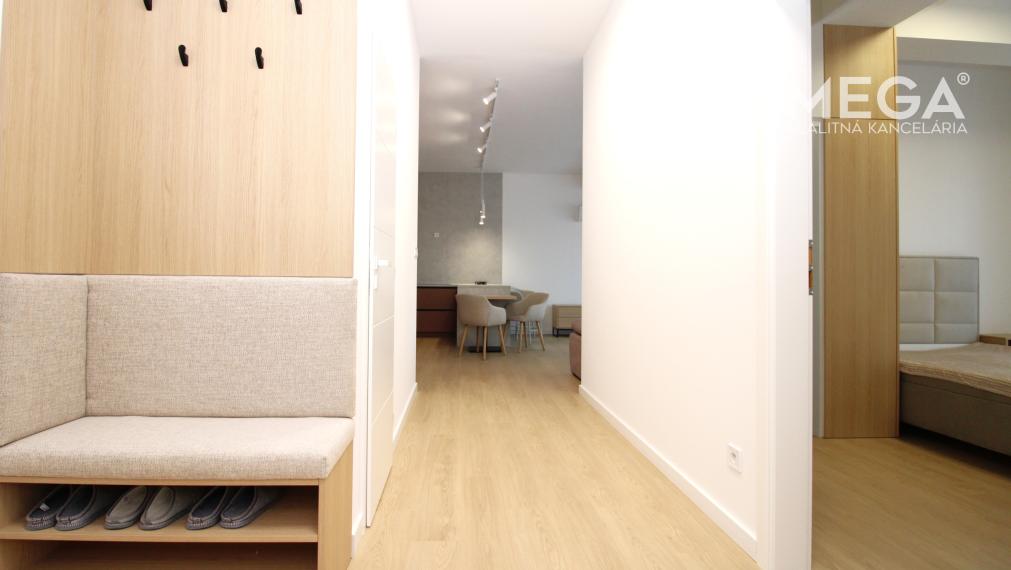 NA PRENÁJOM PRÉMIOVÝ 3-IZBOVÝ BYT – CENTRAL POINT HUMENNÉ