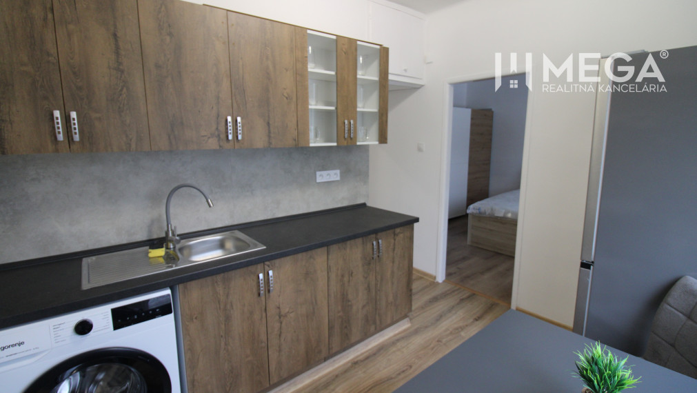 REZERVOVANÉ - 2izb. byt, zariadený, Ševčenková ul, mesto Humenné