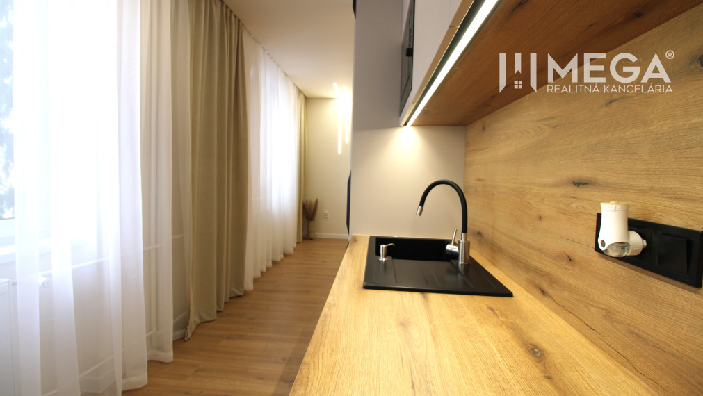 REZERVOVANÝ NADČASOVÝ 2-IZBOVÝ BYT S BALKÓNOM - HUMENNÉ