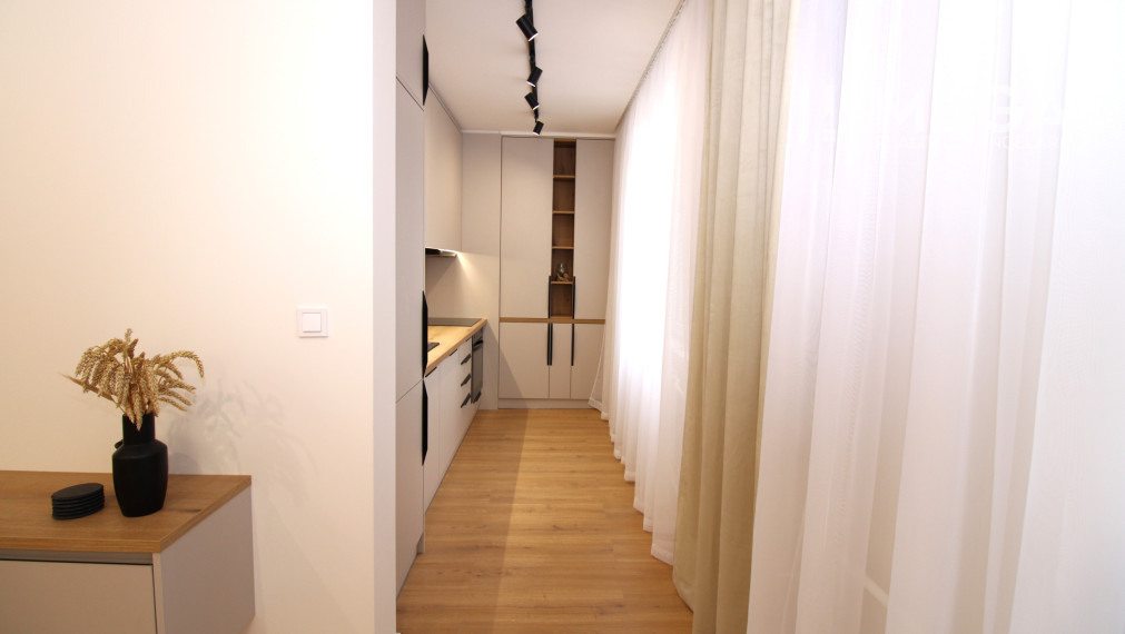 REZERVOVANÝ NADČASOVÝ 2-IZBOVÝ BYT S BALKÓNOM - HUMENNÉ