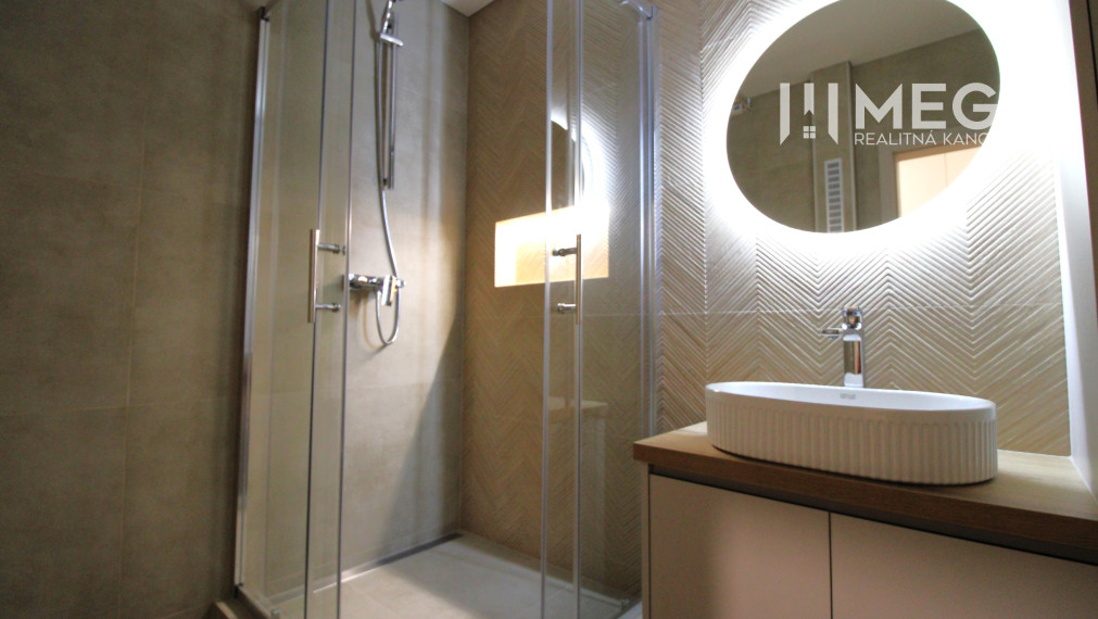 REZERVOVANÝ NADČASOVÝ 2-IZBOVÝ BYT S BALKÓNOM - HUMENNÉ