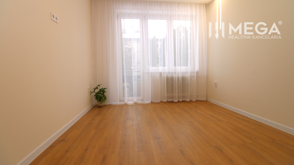 REZERVOVANÝ NADČASOVÝ 2-IZBOVÝ BYT S BALKÓNOM - HUMENNÉ