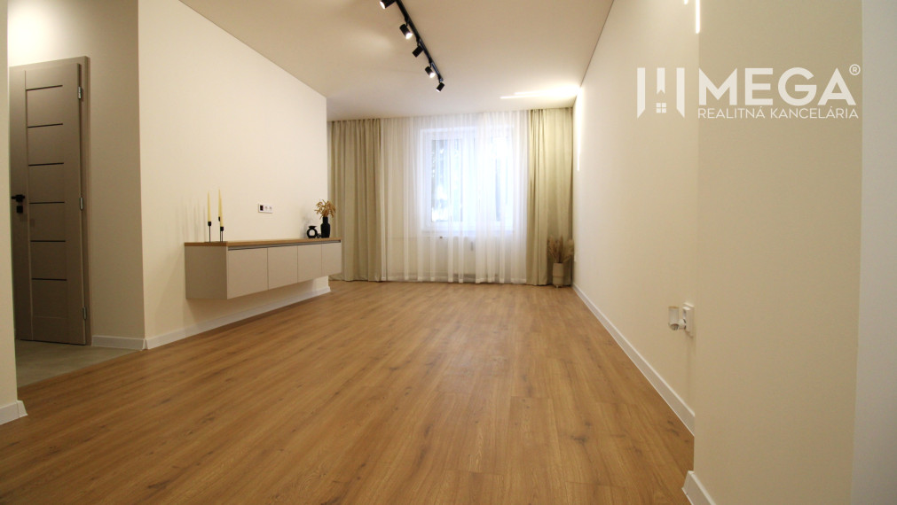 REZERVOVANÝ NADČASOVÝ 2-IZBOVÝ BYT S BALKÓNOM - HUMENNÉ