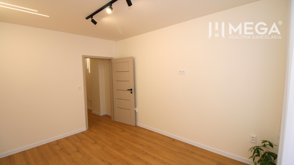 REZERVOVANÝ NADČASOVÝ 2-IZBOVÝ BYT S BALKÓNOM - HUMENNÉ