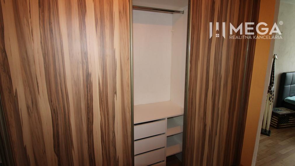 Na prenájom priestranná a zariadená garsónka v meste Humenné