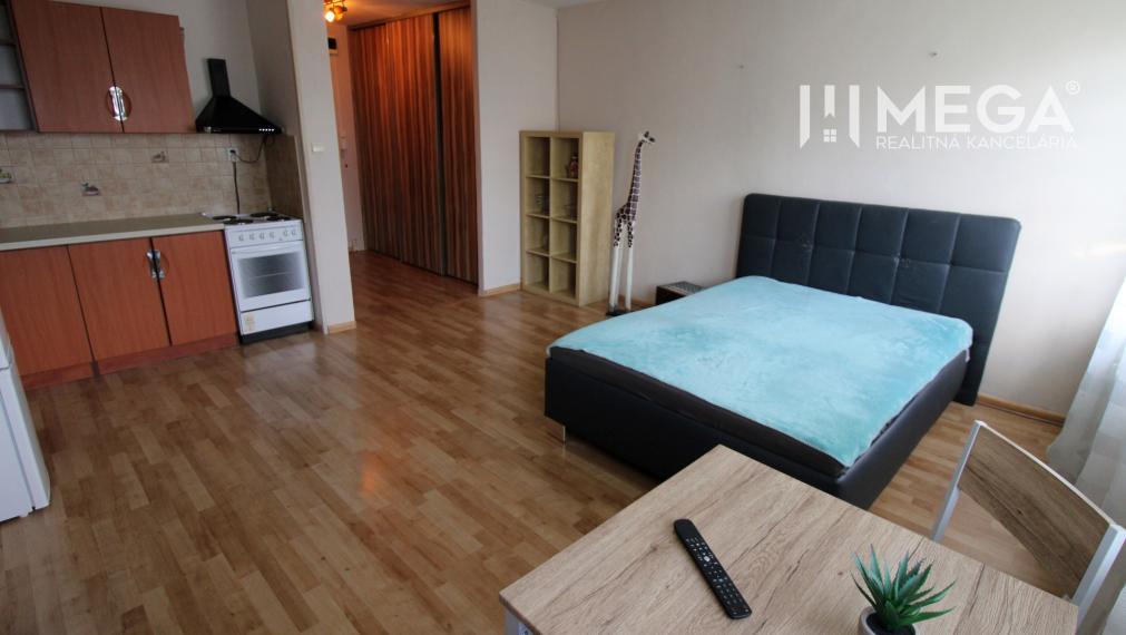 Na prenájom priestranná a zariadená garsónka v meste Humenné